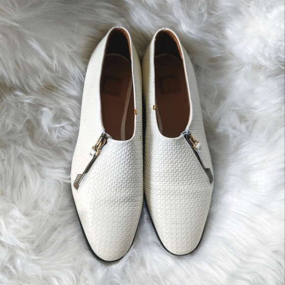 Zoe Lee Off White Textured Zipper Loafers 36